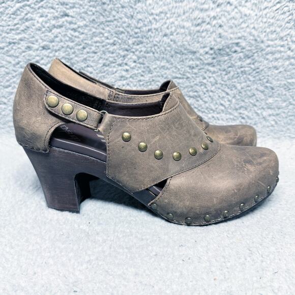Dansko Shoes - Dansko Ryder Womens Size 9.5-10 Heeled Clogs Brown Distressed Leather Studded